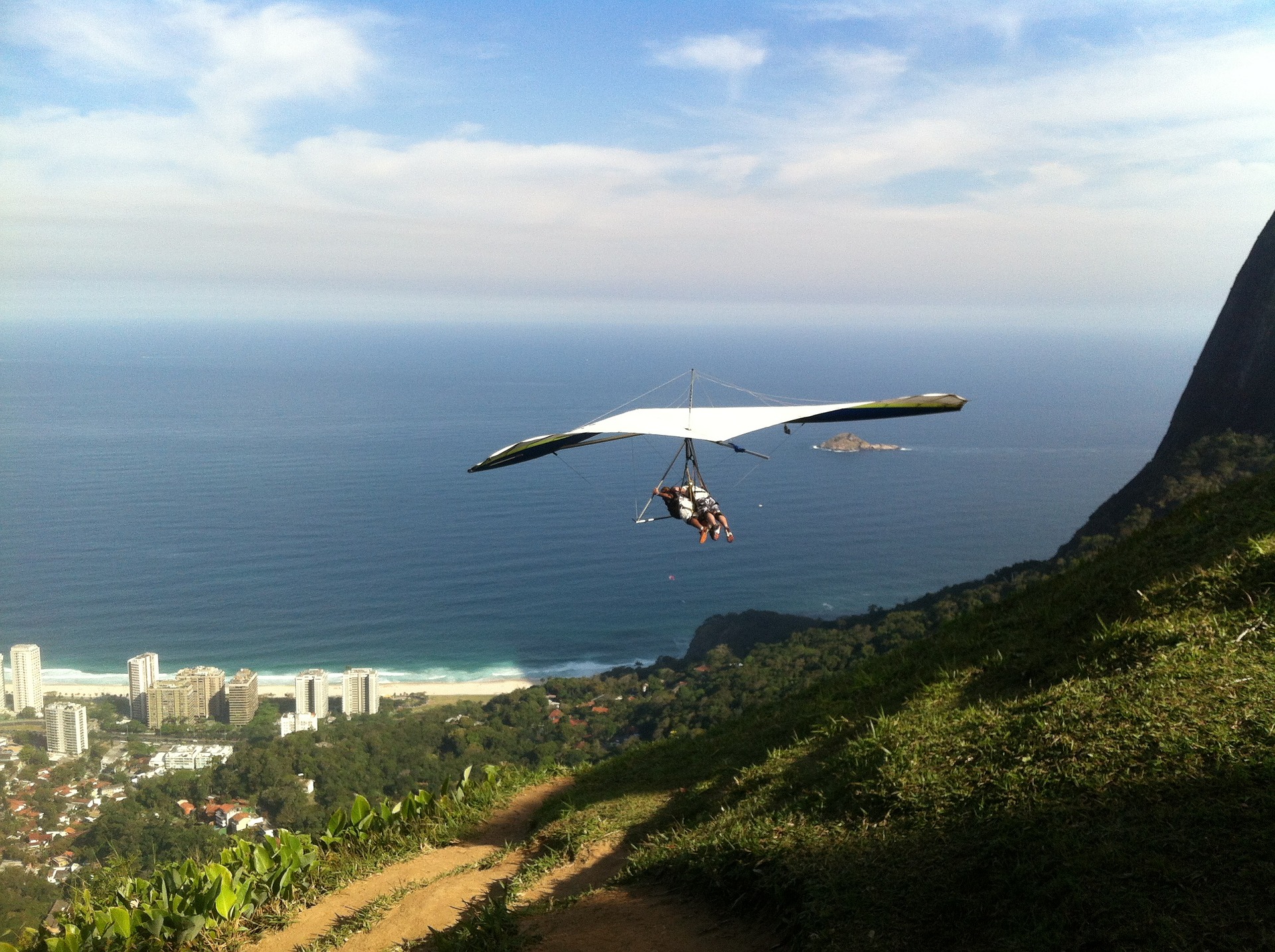 hang-gliding-flight