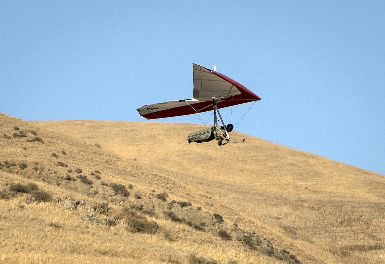 hang-gliding-takeoff-dry-mountains